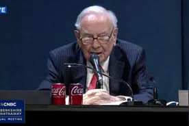 巴菲特首次批评贸易战：75亿人不喜欢你，这是大错误图片