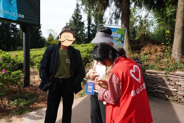 青春志愿·美在景区 | 国庆游名山，“志愿红”暖心相伴