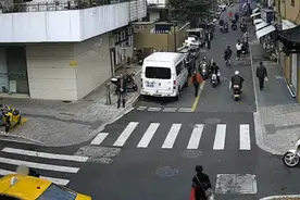 只是因为在人群中多看了一眼，保住43000元……图片