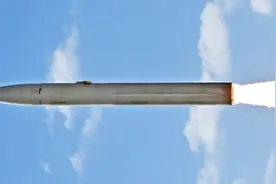 美媒：美国防部宣布，由美国陆军和海军联合开发的“暗鹰”高超音速武器系统测试成功图片