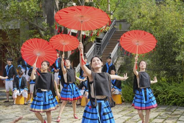 不只是一场演出：在广西深山，我活进了白裤瑶的24小时