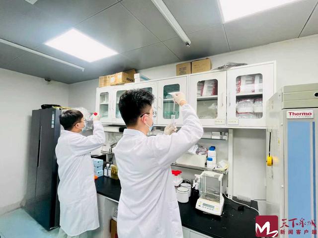 攻克“卡脖子”难题！山大团队联合齐鲁医院成功研制世界首款无线压电微纳贴片