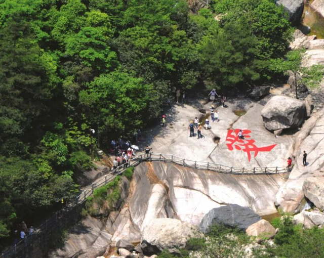 西班牙导游带团返场，韩国团超1.3万人次打卡！汤口小镇“国际热度”看得见