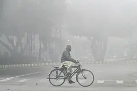 （外代一线）巴基斯坦：大雾天气图片