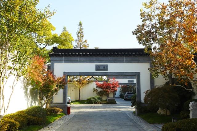 深秋时节 山东青岛阿朵小镇美如画