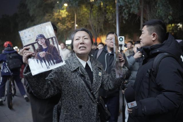 “成都27岁女子家门口遇害案”再次庭审：被告人仍否认有精神病，19日将宣判