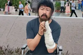 捐款百万的拾荒人胡雷手机已寻回：是一名老人找到，已归还图片