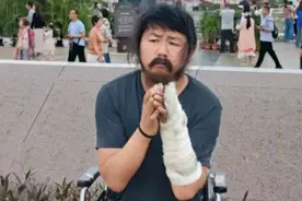 捐款百万的拾荒人胡雷手机已寻回：是一名老人找到，已归还图片