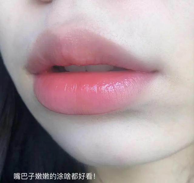 干唇人涂ta算是熬出头！轻薄滋润，一抹get嘟嘟唇，两支才几十块！