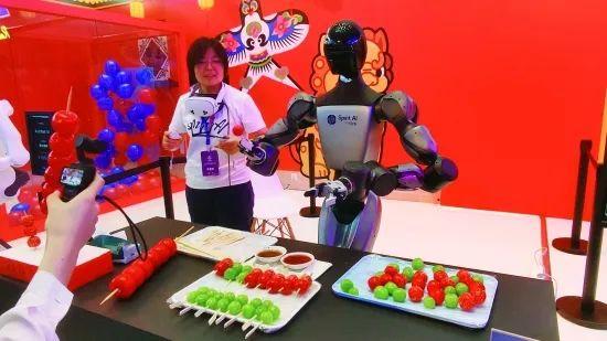 从“秀技能”到“真干活”：2025机器人商业化破冰进行时