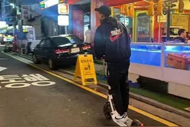 在韩国街头骑电动滑板车，前曼联球员林加德被警方罚款19万韩元图片