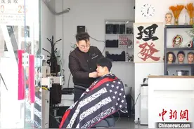 “无声发匠”创造有声精彩：一双巧手“剪”出共富路图片