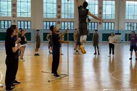 广厦男篮进行CBA新赛季体测，“夺命17折”把孙铭徽搞“麻”了图片