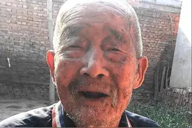 114岁！今天送别抗日老英雄，最后一次过生日大喊：中国万岁图片