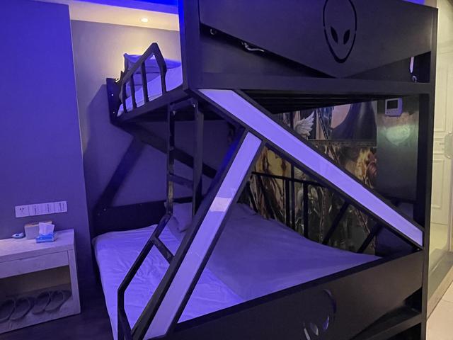 欢乐斗地主怎么创房间（实探｜电竞酒店的财富密码两百多元包夜）