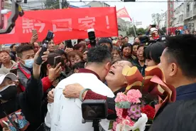 39年前，3岁男童出门买冰棒却再也没能回家，如今终于团聚图片