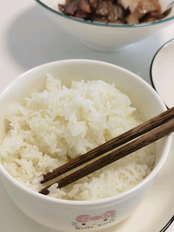 高压锅煮米饭要放多少水（高压锅蒸饭健康营养不油不腻）