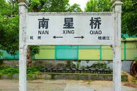 这位摄影师记录了杭州铁路30年，新老照片对比，看到城市30年变迁图片