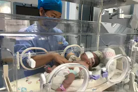 株洲被弃男婴获医院倾力救助，医生：取名叫“盼盼”，他睡得很香吃得很香图片