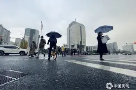 下雨了！北京阴雨中迎十一月第一天图片