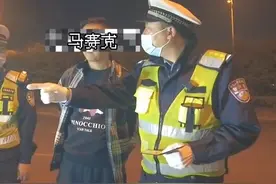 大货车私自安装“爆闪灯”，只为躲避电子眼拍摄。视频封面