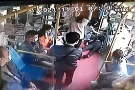 21岁女大学生脑血管破裂晕倒，公交司机连闯2个红灯赢得抢救时间图片