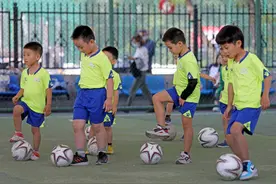 全班个子她最小，但没有一个男孩能跑过她！杭州这个小学里有个超能跑的姑娘图片