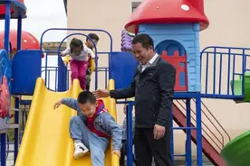 半月谈丨乡村教育需要更多的“燃灯人”图片