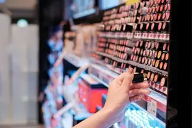 老板副业连亏两月，被爆拿员工绩效填补，韩束赚的钱去了哪儿？图片