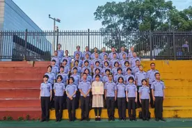 别人家的辅导员！湖南这个女辅导员6点陪学生军训，对每个学生“了如指掌”图片