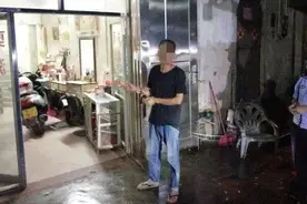 江门：男子醉酒持刀抢走4盒芙蓉牌香烟，新会警方1小时内破案图片