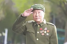 走进沙海 走近老兵 追寻父辈的旗帜图片