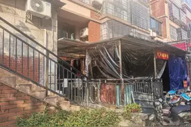南昌象湖景城名郡小区乱搭建现象严重图片