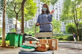 起早贪黑送包裹！记者体验“双11”快递配送图片