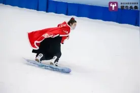 90后小姐姐穿汉服滑雪宛若“御剑飞行”，又美又飒助力北京冬奥会图片