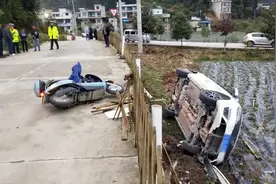 “妹妹”练车翻下路坎，“哥哥”顶包秒被识破，公路可不是练车场！| 一线微观图片