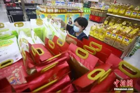 近日一些地区出现抢购粮油米面的情况 农业农村部回应图片