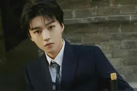 王俊凯新戏拍摄片场粉丝群聚 助理发文呼吁理智追星图片