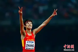 从白鹤亮翅到龙吸水：与体育割裂的“体育网红”张国伟图片