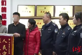 把儿子送人的母亲：33年后终于团聚，后悔、愧疚，一度不敢相认图片