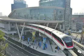 「早安·芜湖」开通首日3.7万乘客坐了1号线，这些温馨提示请知晓图片