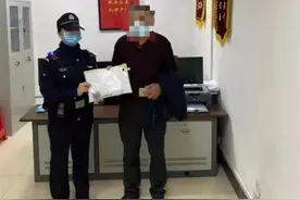 粗心乘客差点把公司“丢了”，地铁警方帮其找回单位公章和营业执照图片