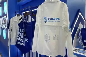 16个饮料瓶做一件外套！进博会展现低碳“黑科技”图片