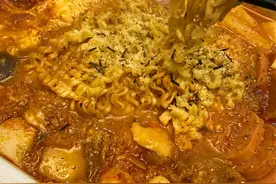 「韩国部队锅」最好吃的做法图片