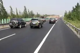 辽宁高速公路超百个收费站设置防疫检查点图片