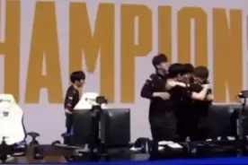 中韩大战，中国战队逆转获2021年英雄联盟全球总决赛冠军，韩国网友：比赛令人窒息图片