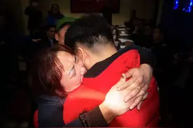 双胞胎儿子和女儿同时被拐，湘西夫妇坚持26年卖牛肉，“这是回家的线索”图片