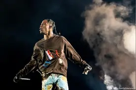 18年来最严重演出事故！美国音乐节5万歌迷狂欢，踩踏事故致8人死亡300多人受伤图片