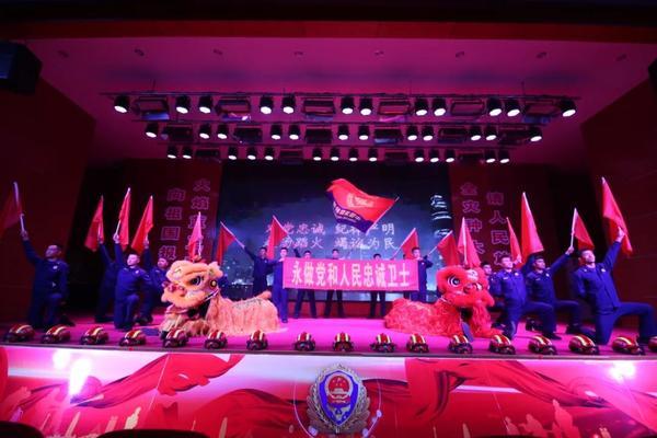 “志”敬蓝朋友丨上得了火场下得了厨房 消防员小哥哥技能大公开