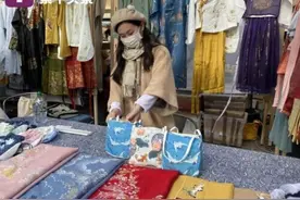 三名95后留学生在伦敦摆摊卖汉服，不为赚钱只为“吆喝”中华传统文化图片